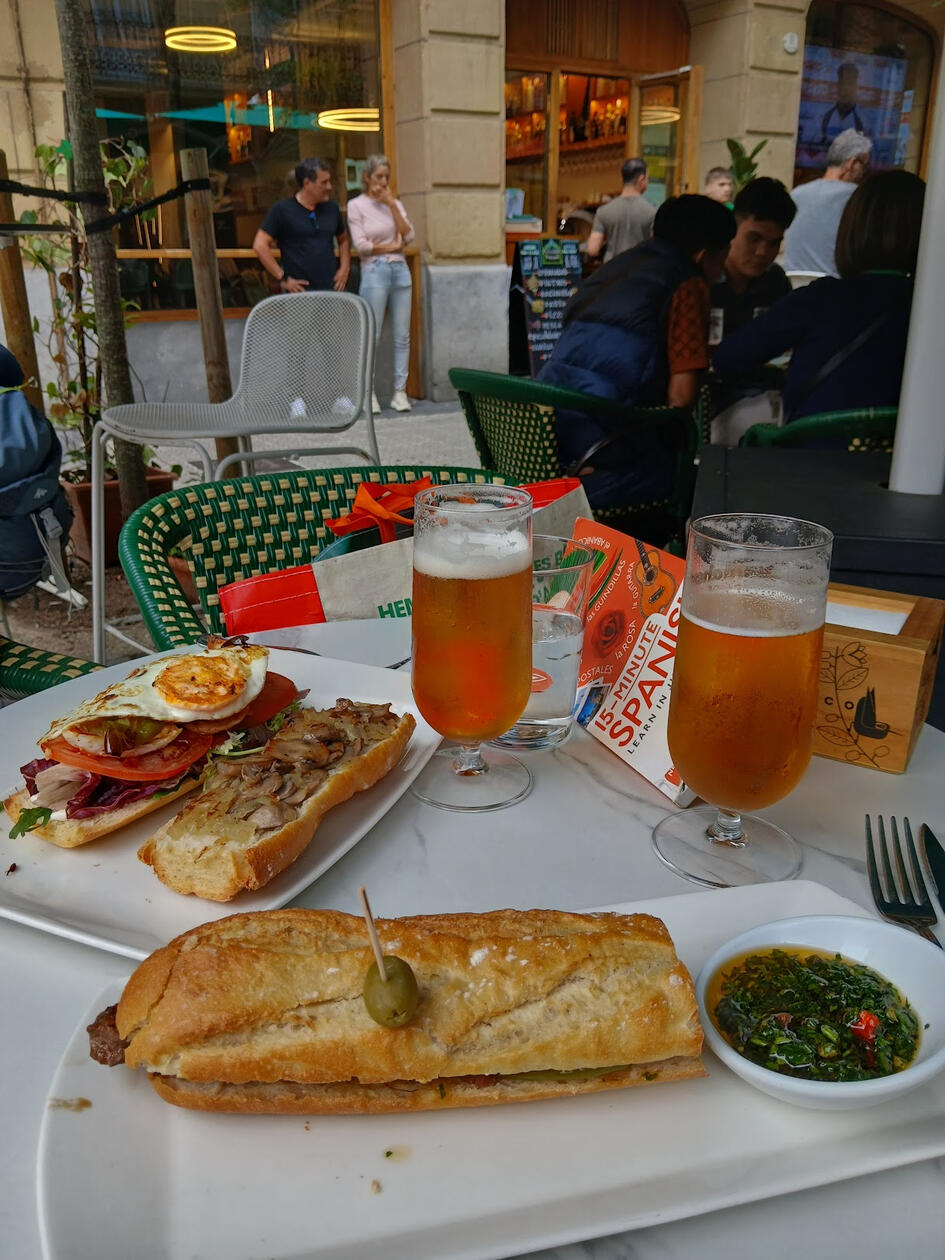 Bocadillos and beers