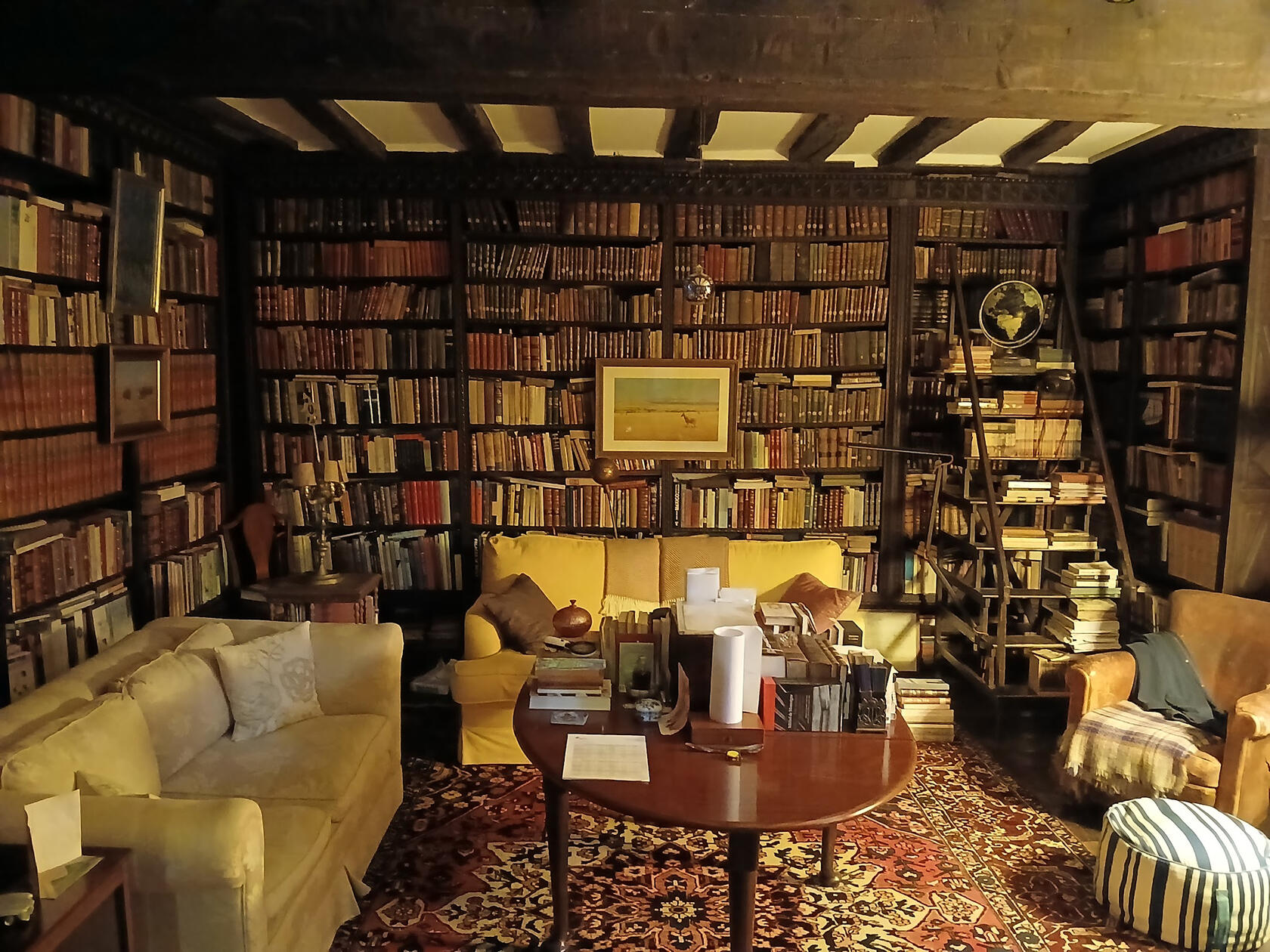 A friend&#39;s reading room